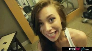 هذه الشابة تمنحك أكبر ابتسامة عندما تسمع أن كل قضيبك من أجلها. - Anya Olsen